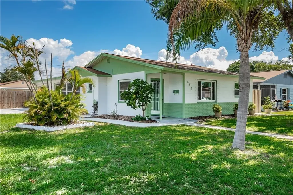 647 90th Avenue N St Petersburg FL 33702