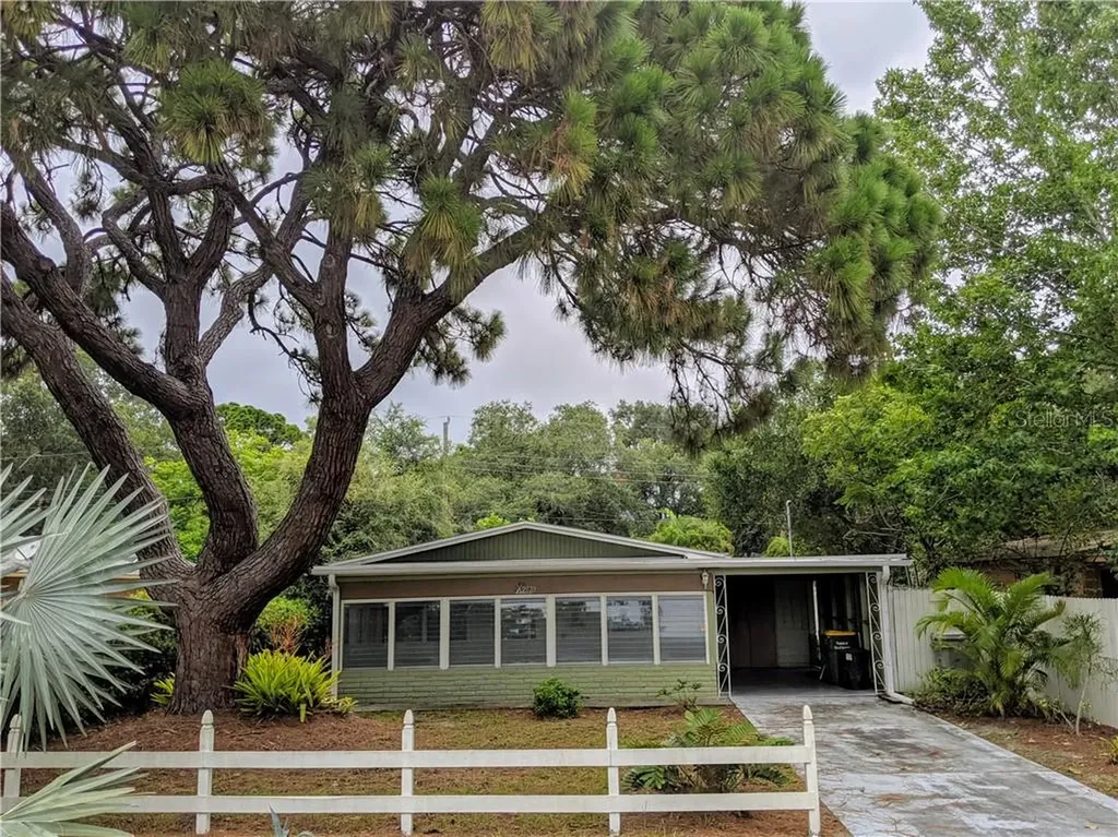 2739 Belvoir Boulevard Sarasota FL 34237