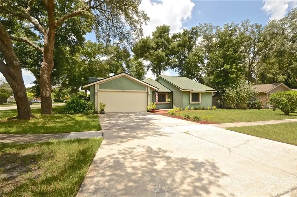 102 N Aurora Drive Apopka FL 32703