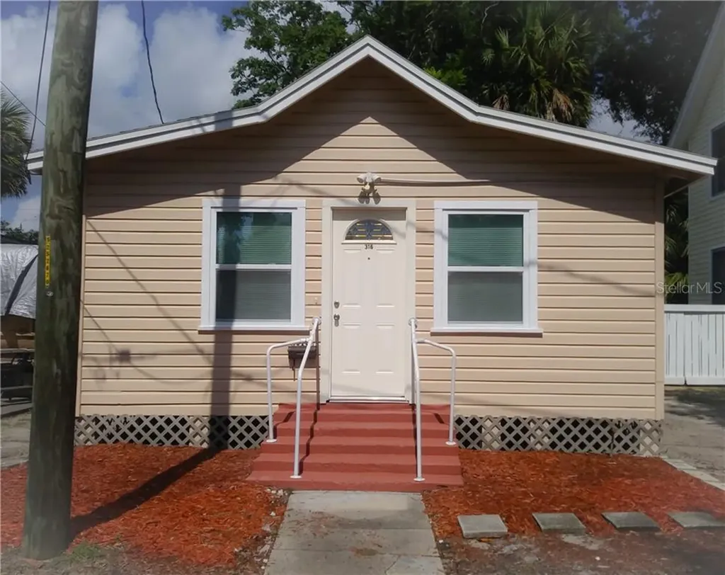 316 Colonial Court Deland FL 32720