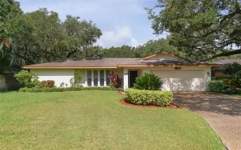 339 Whispering Oaks Court Sarasota FL 34232