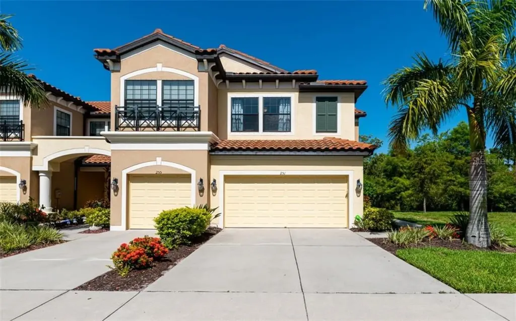 251 Crew Court Sarasota FL 34243