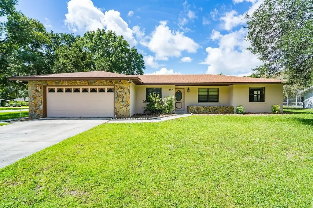 2404 Twelve Point Drive Lakeland FL 33811