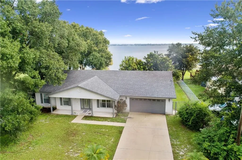 542 Arneson Avenue Auburndale FL 33823