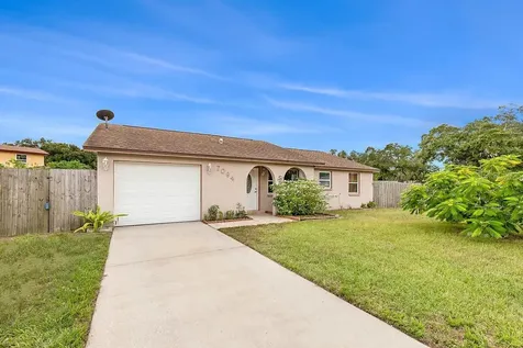 7094 Crosslake Circle N St Petersburg FL 33709