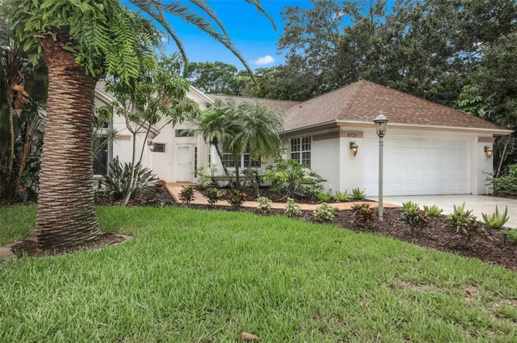 4721 Hamlets Grove Drive Sarasota FL 34235