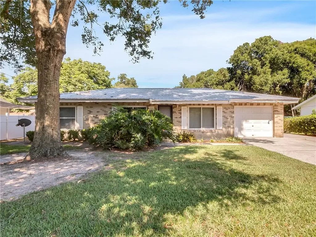 640 W Blue Lake Terrace Deland FL 32724