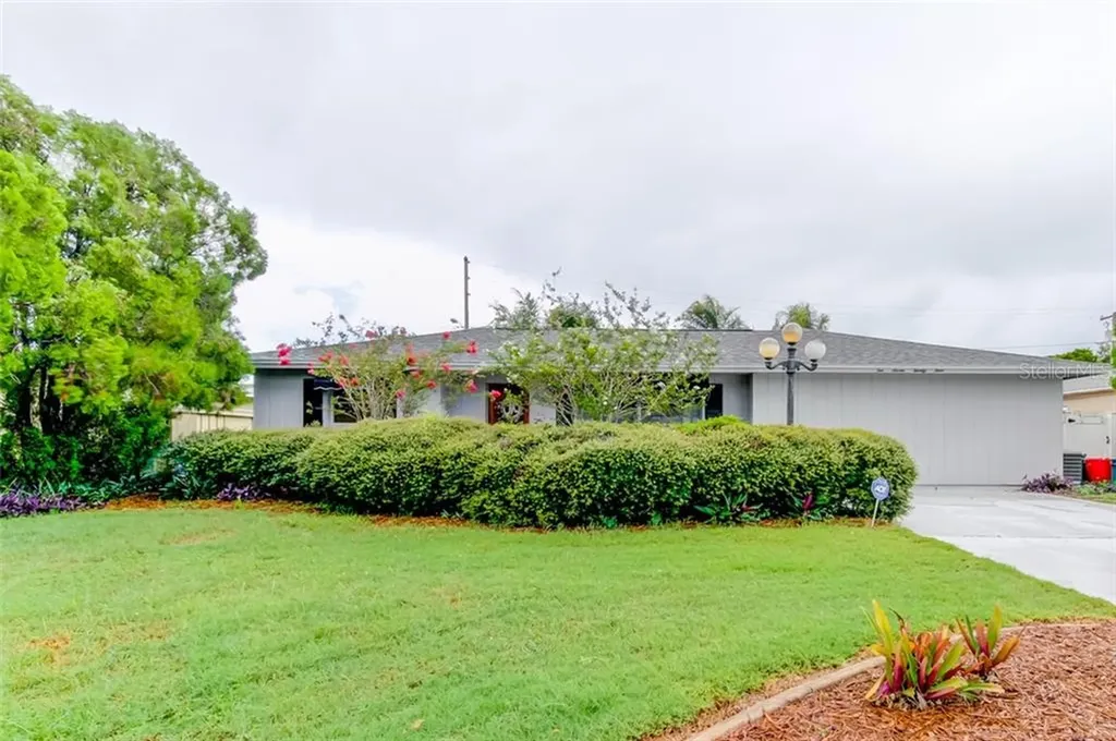 10724 Village Green Avenue Seminole FL 33772