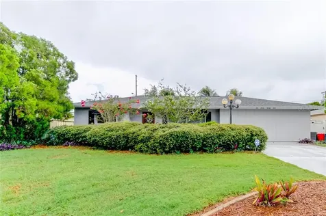 10724 Village Green Avenue Seminole FL 33772