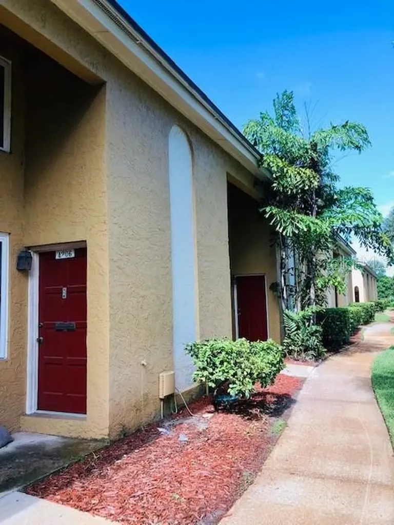 4206 La Palma Court Tampa FL 33611