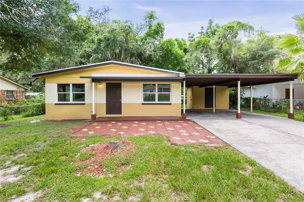 7606 Pine Hill Drive Tampa FL 33617