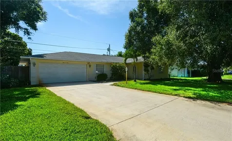 3001 Yarmouth Drive W Bradenton FL 34205