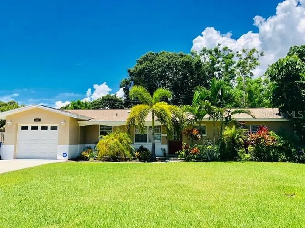 6911 10th Avenue N St Petersburg FL 33710