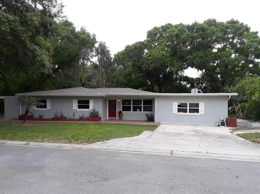 2104 W Hiawatha Street Tampa FL 33604