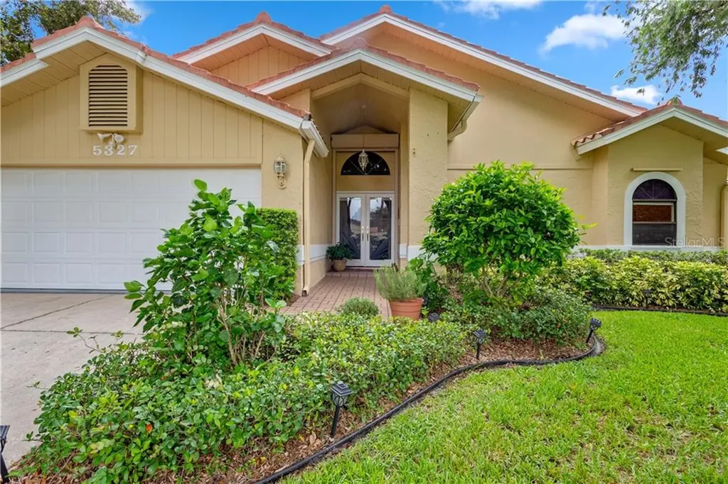 5327 Venice Way NE St Petersburg FL 33703