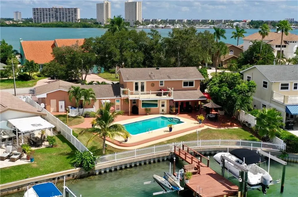 7816 10th Avenue S St Petersburg FL 33707