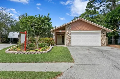 5772 Bay Lake Drive S St Petersburg FL 33708