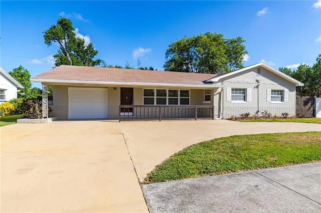 6215 26th Avenue N St Petersburg FL 33710