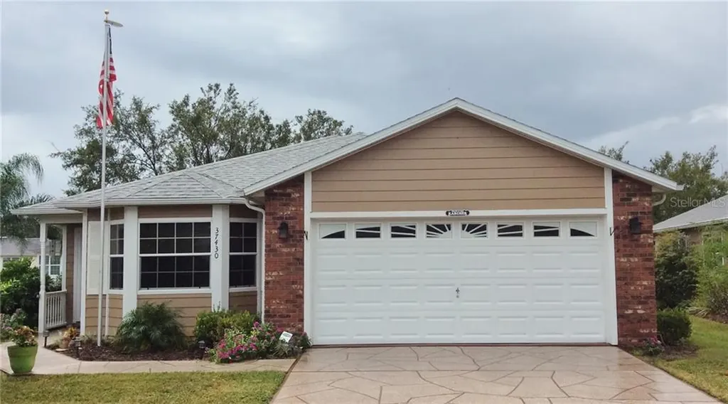 37430 Castleberry Drive Zephyrhills FL 33542