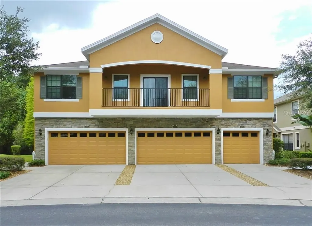 16419 Kingletridge Avenue Lithia FL 33547