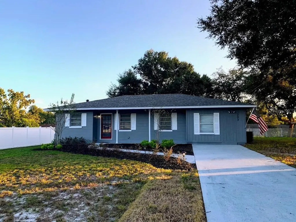 203 Colomba Road Debary FL 32713