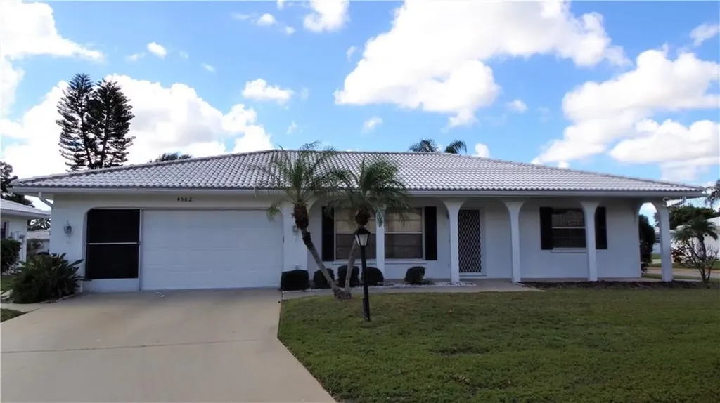 4502 Lakewood Avenue Bradenton FL 34208