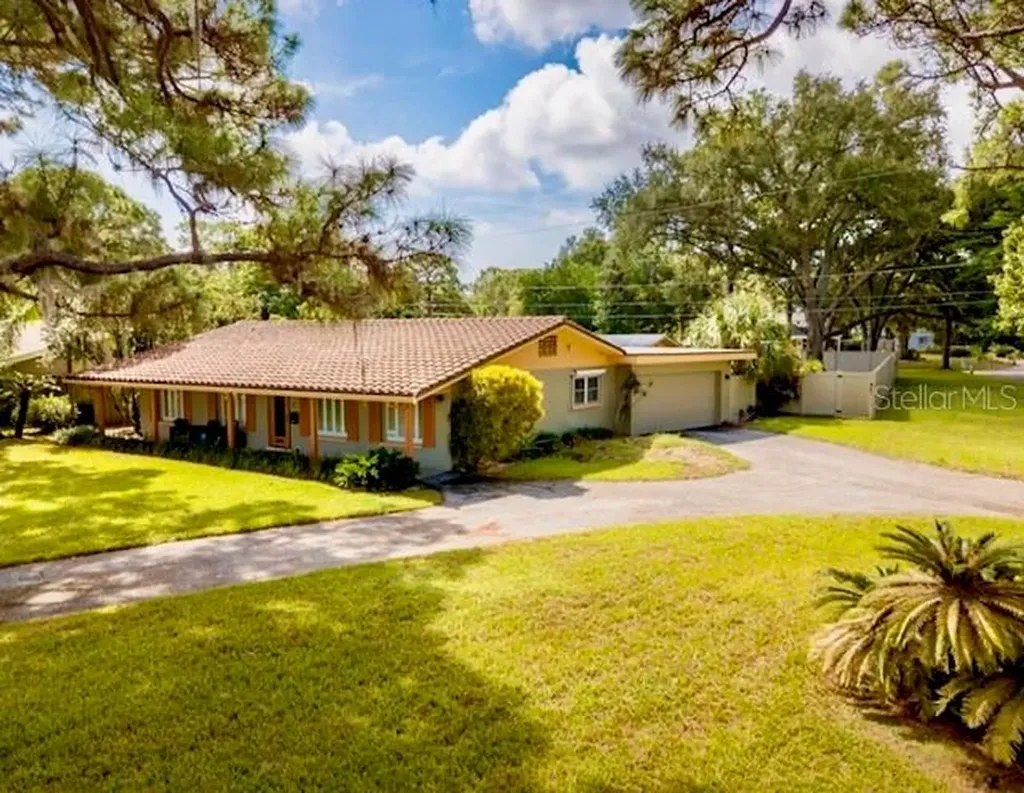 2338 Fairway Avenue S St Petersburg FL 33712