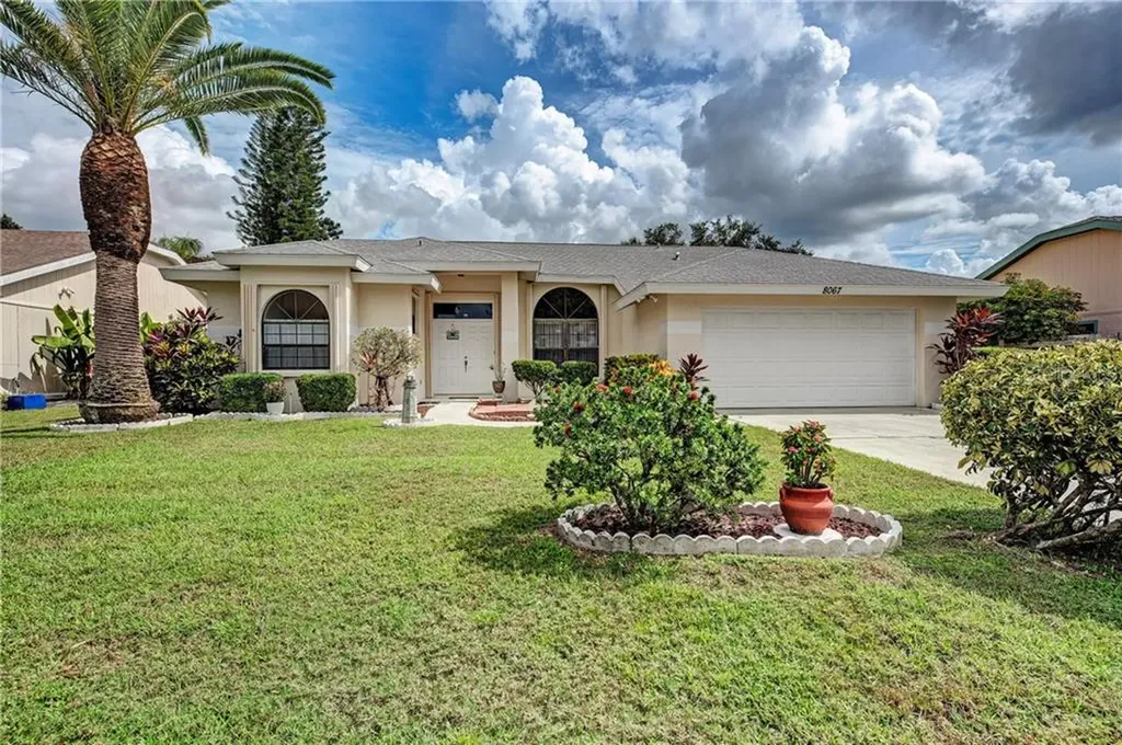8067 Glenbrooke Lane Sarasota FL 34243