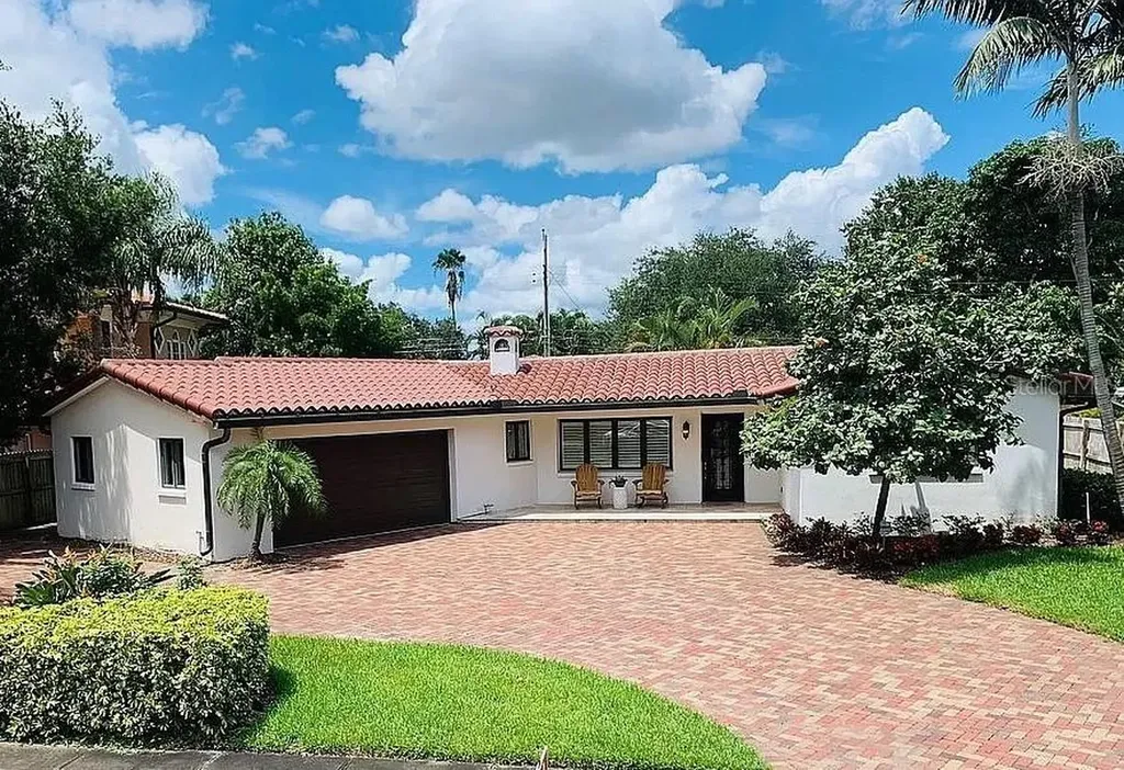 1148 Seville Lane NE St Petersburg FL 33704