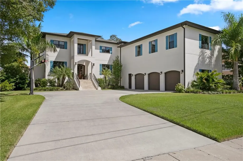 2622 S Dundee Street Tampa FL 33629