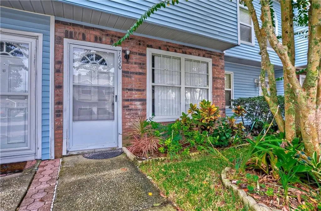 7620 Colonial Court Tampa FL 33615