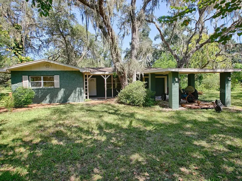 10988 S Us Highway 301 Webster FL 33597
