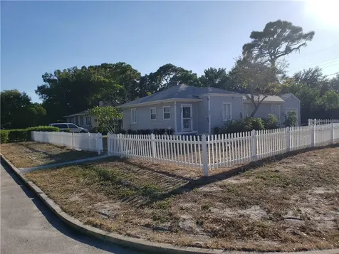 207 38th Street S St Petersburg FL 33711
