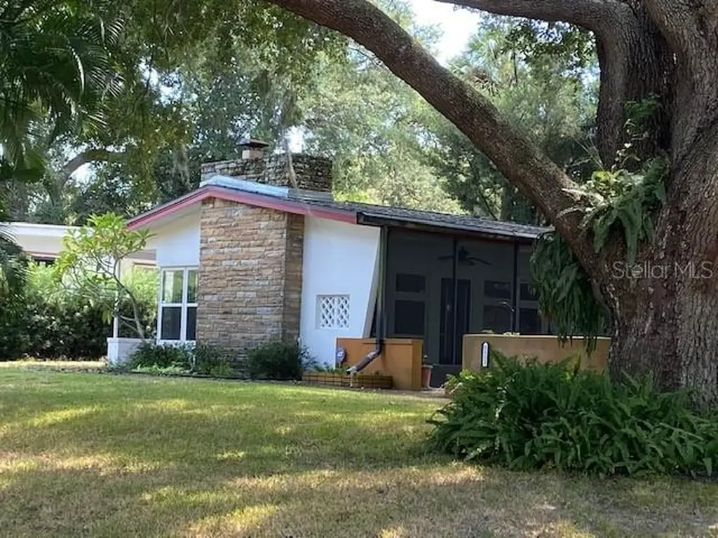 5112 15th Avenue N St Petersburg FL 33710