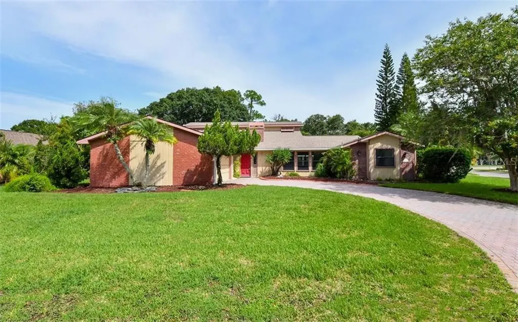 3910 De Foe Square Sarasota FL 34241