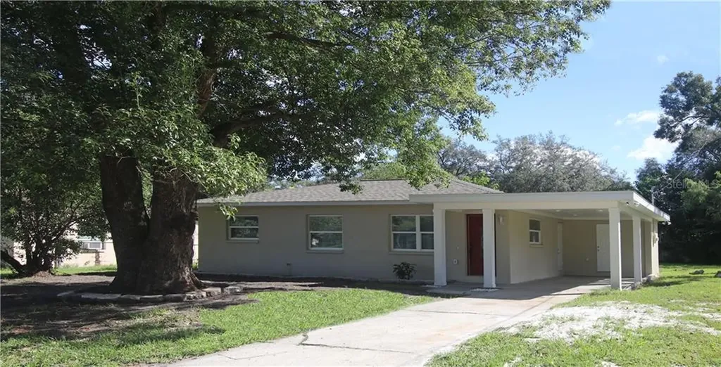 1004 N Palm Drive Plant City FL 33563