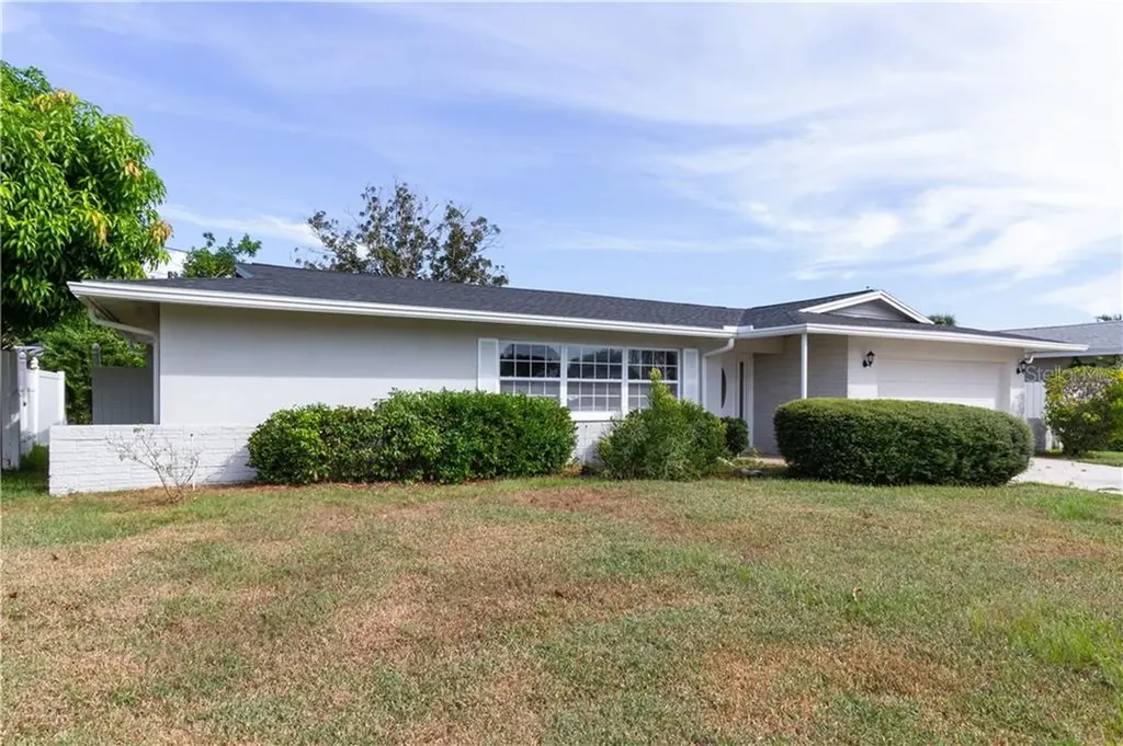 10073 Commodore Drive Seminole FL 33776