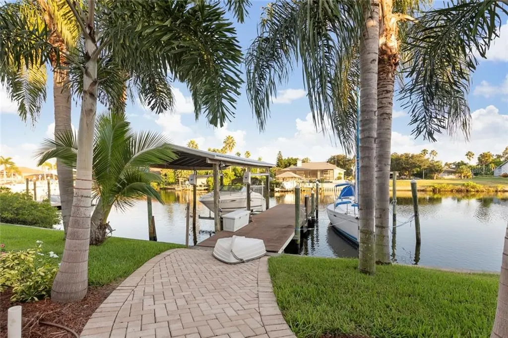822 Chipaway Drive Apollo Beach FL 33572