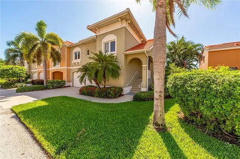 15 Lincoln Avenue S St Petersburg FL 33711
