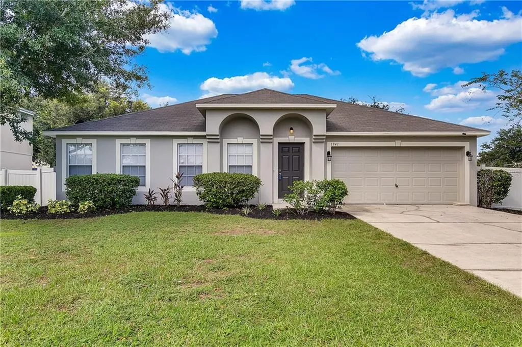 1941 Thorngate Lane Mascotte FL 34753