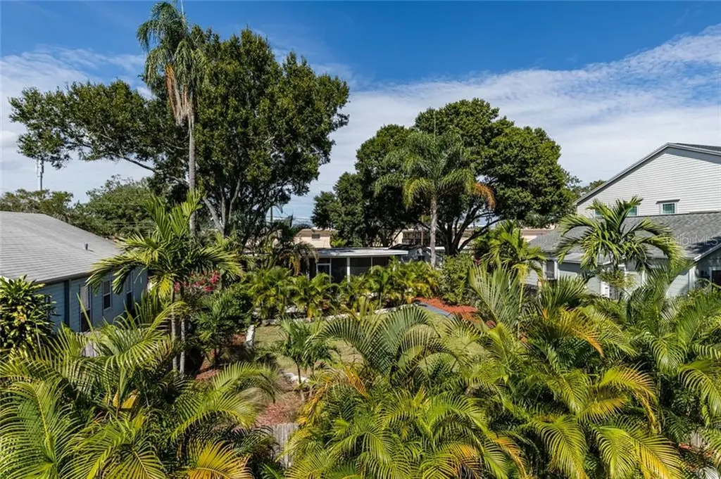 237 35th Avenue N St Petersburg FL 33704