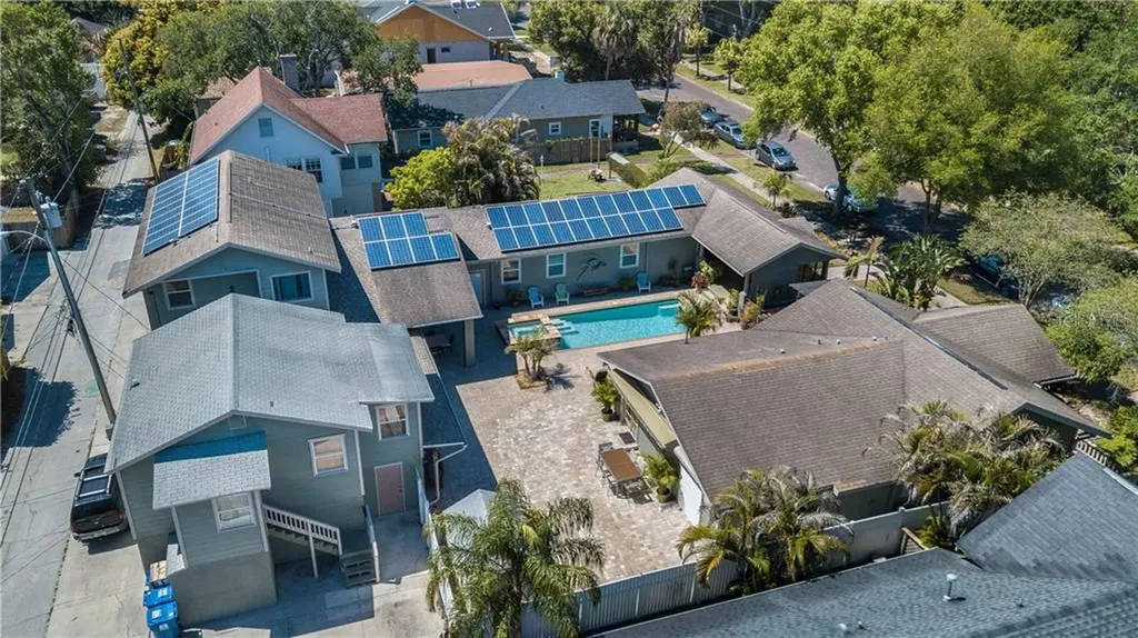 724 28th Avenue N St Petersburg FL 33704