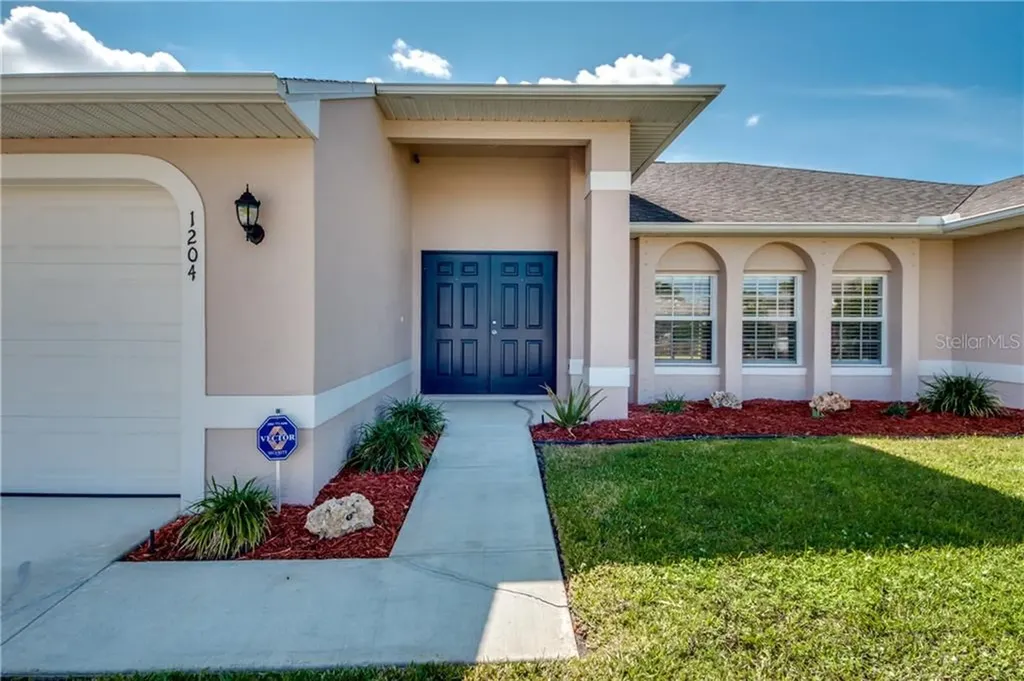1204 SW 1st Street Cape Coral FL 33991
