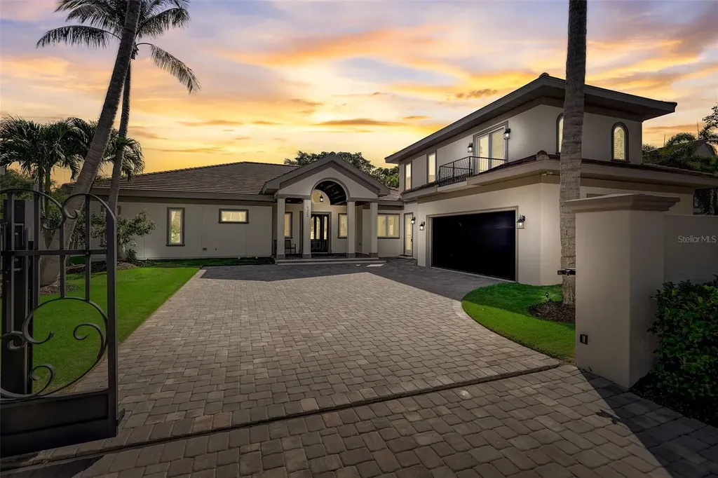125 S Boulevard Of Presidents Sarasota FL 34236