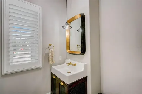 125 S Boulevard Of Presidents Sarasota FL 34236