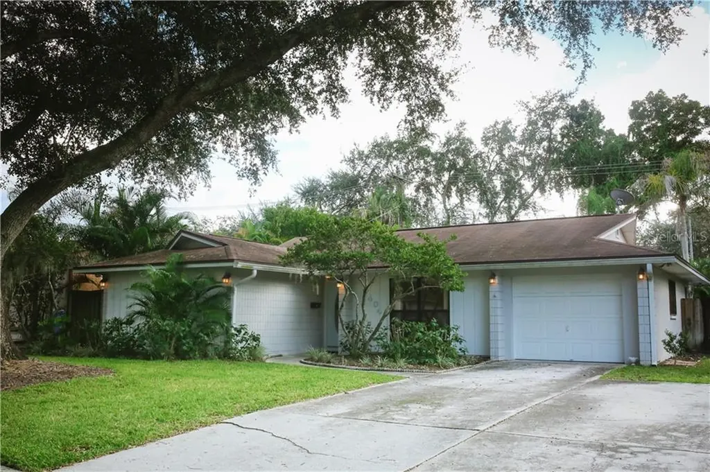 7404 W Elm Street Tampa FL 33615