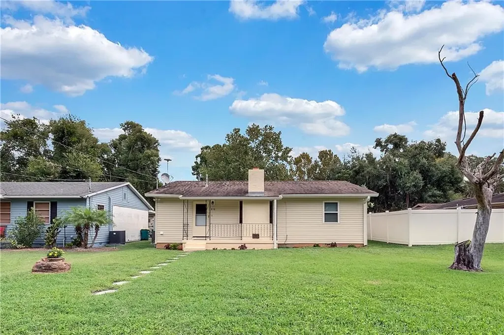 810 N New Hampshire Avenue Tavares FL 32778