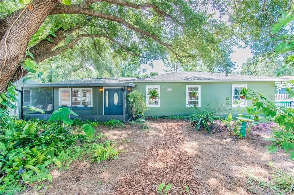 3210 W Hartnett Avenue Tampa FL 33611