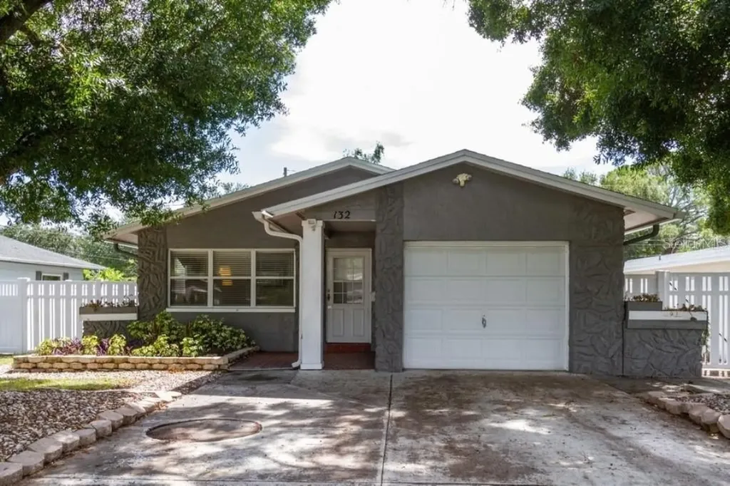 132 NW Madison Circle N St Petersburg FL 33702