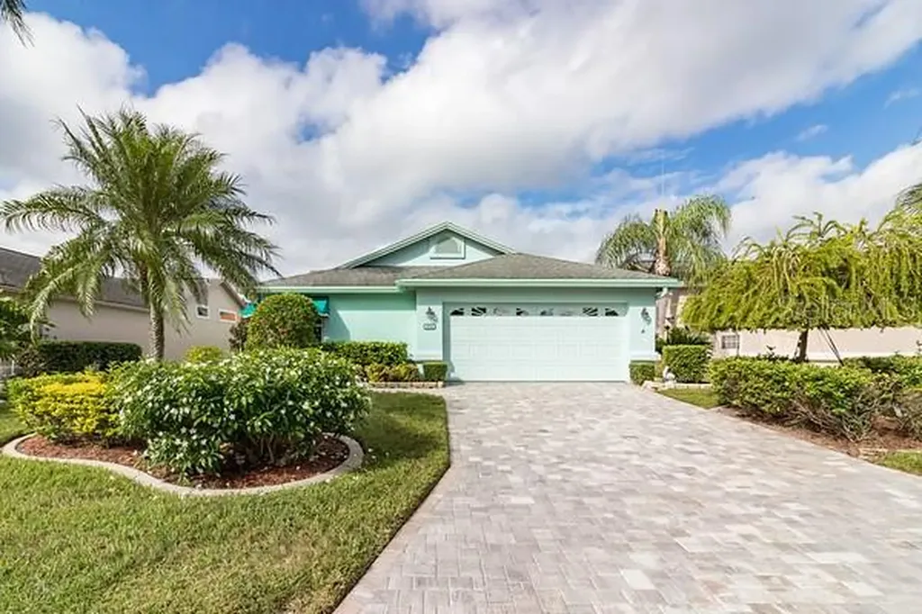 4750 Raintree Street Circle E Bradenton FL 34203